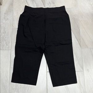 Motherhood maternity (Size Medium) woven Black Capri Pants